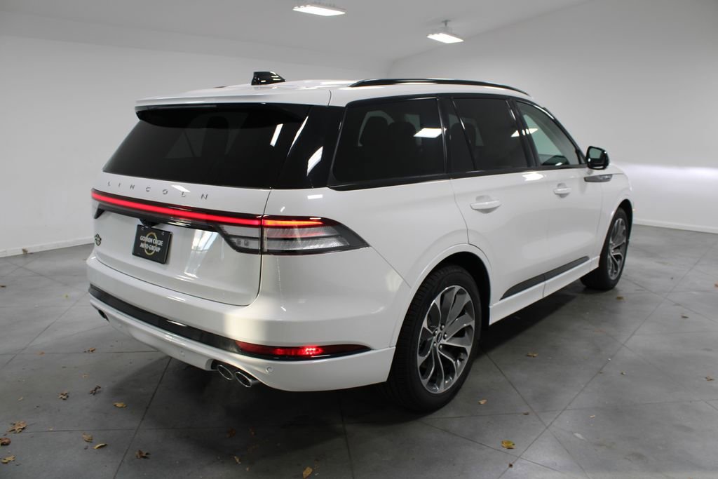 New 2026 Lincoln Aviator 2WD w/ Jet Appearance Package image 8