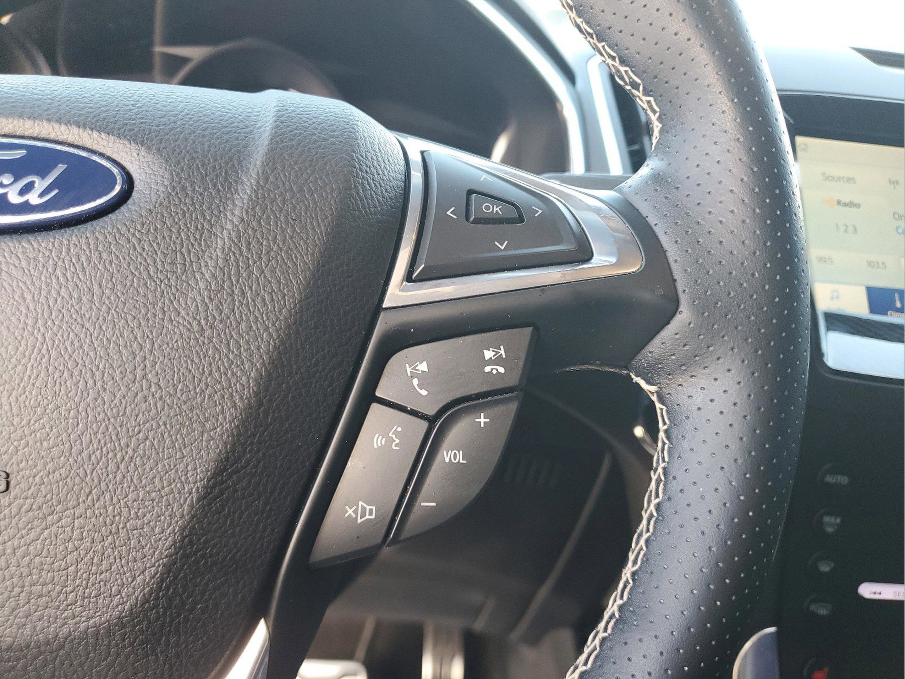 Used 2020 Ford Edge ST image 30