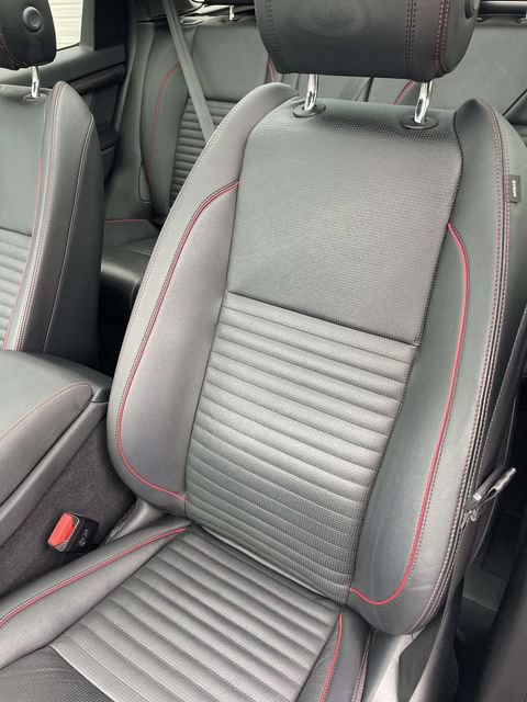 Used 2023 Land Rover Discovery Sport SE R-Dynamic AWD/4WD image 29