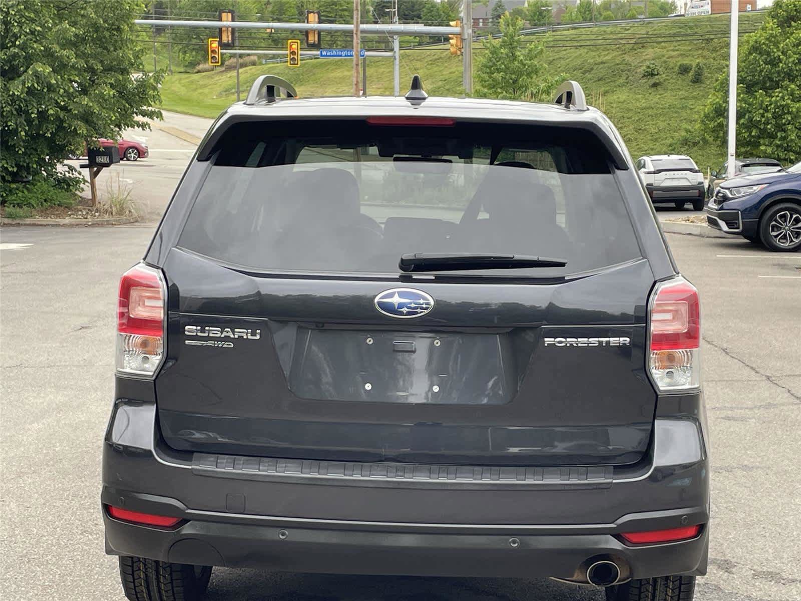 Used 2018 Subaru Forester 2.5i Touring AWD/4WD image 4