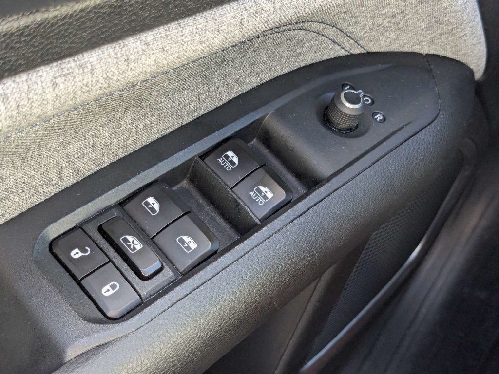 Used 2024 Jeep Compass Latitude AWD/4WD image 29