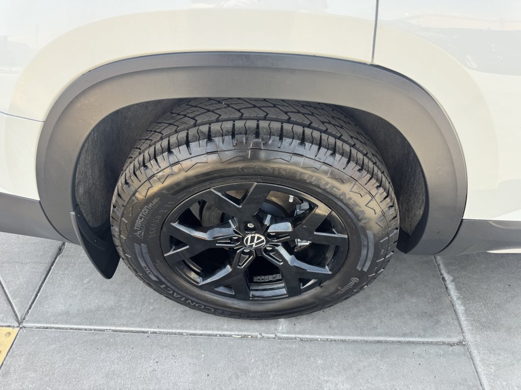 Used 2024 Volkswagen Atlas Peak Edition SE AWD/4WD image 12