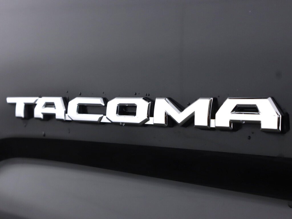 Used 2016 Toyota Tacoma SR5 w/ SR5 Appearance Package (SN) image 35