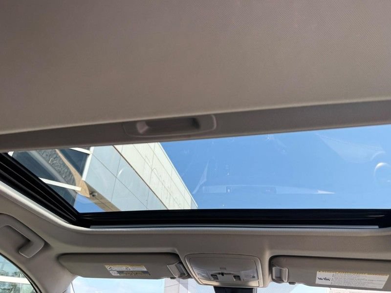 Used 2018 Toyota RAV4 Limited AWD/4WD image 15