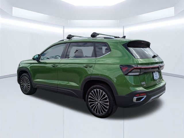 Used 2025 Volkswagen Taos SE FWD image 6