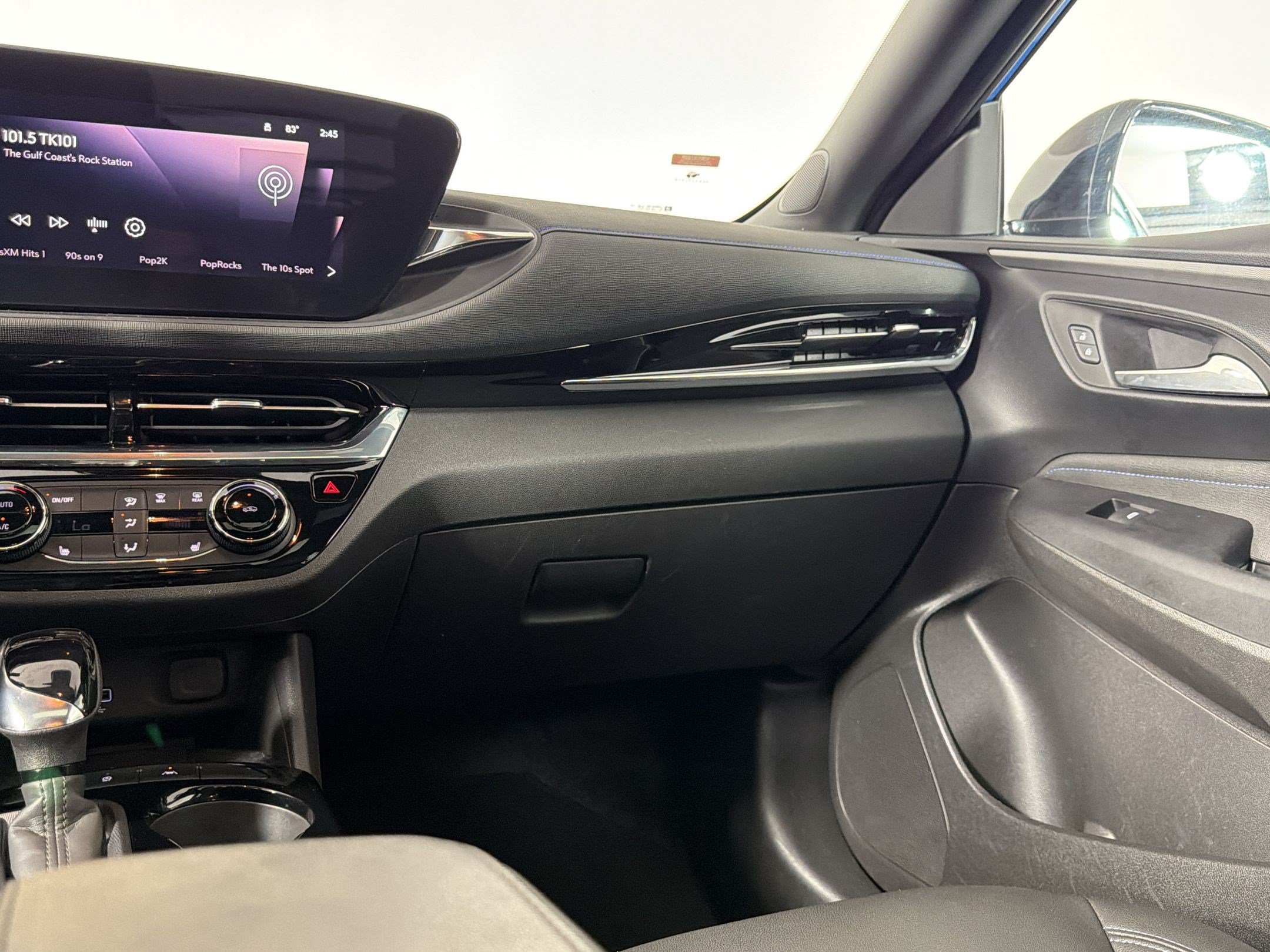 Used 2025 Buick Envista Sport Touring w/ Experience Buick Package FWD image 28