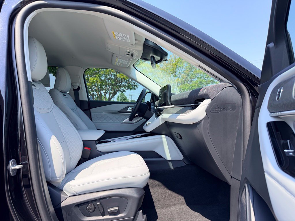 New 2026 Ford Explorer Platinum w/ LUX Leather Package AWD/4WD image 9