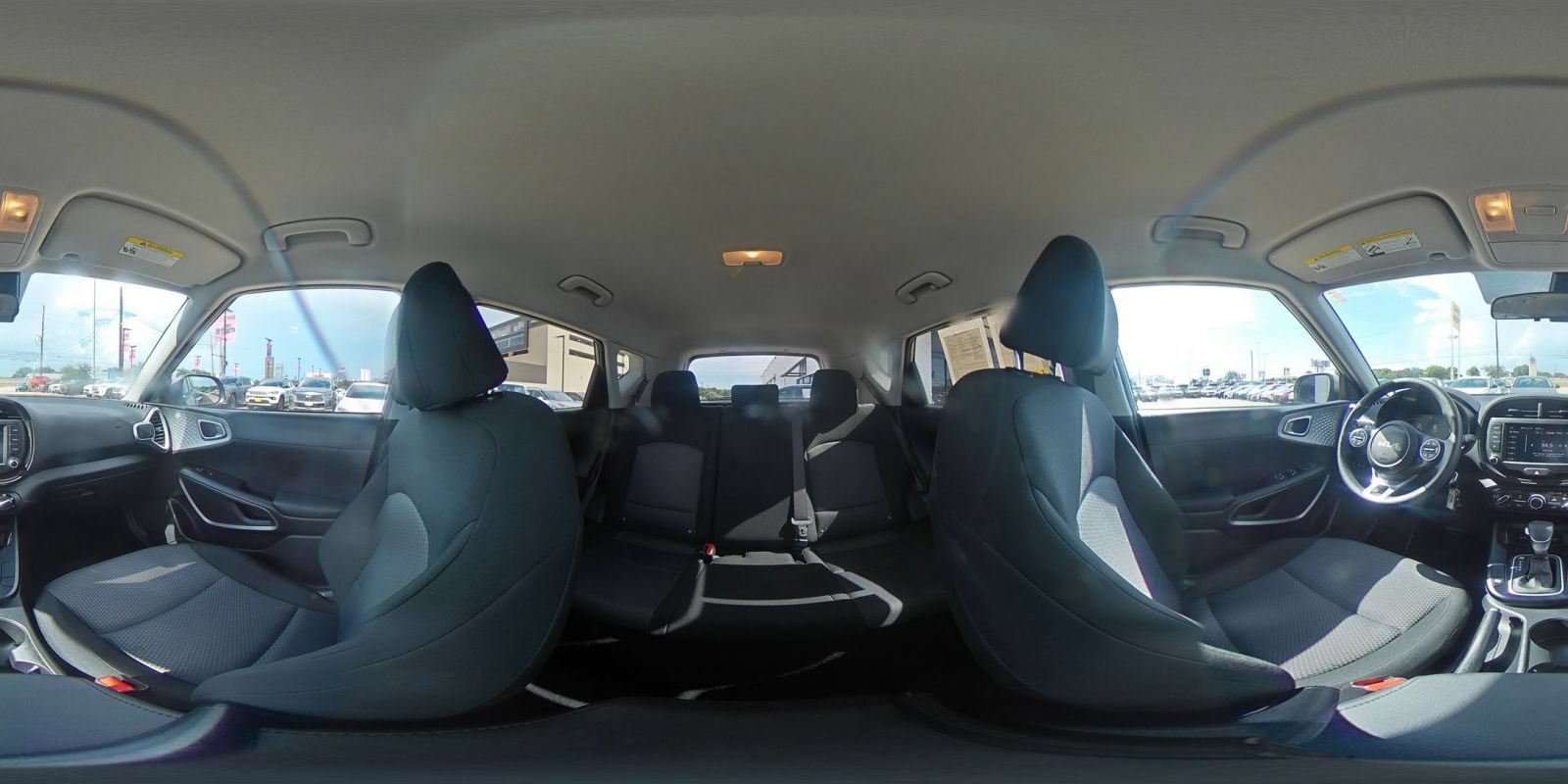 Used 2025 Kia Soul LX w/ LX Technology Package FWD image 40
