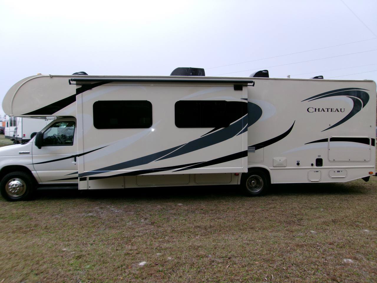 Used 2014 Ford E-450 and Econoline 450 Super Duty w/ Motorhome Prep Package RWD image 5
