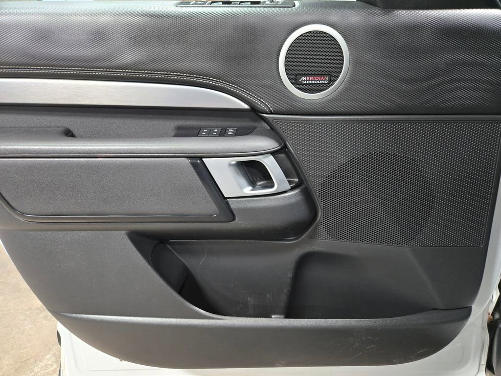 Used 2023 Land Rover Discovery S R-Dynamic AWD/4WD image 7