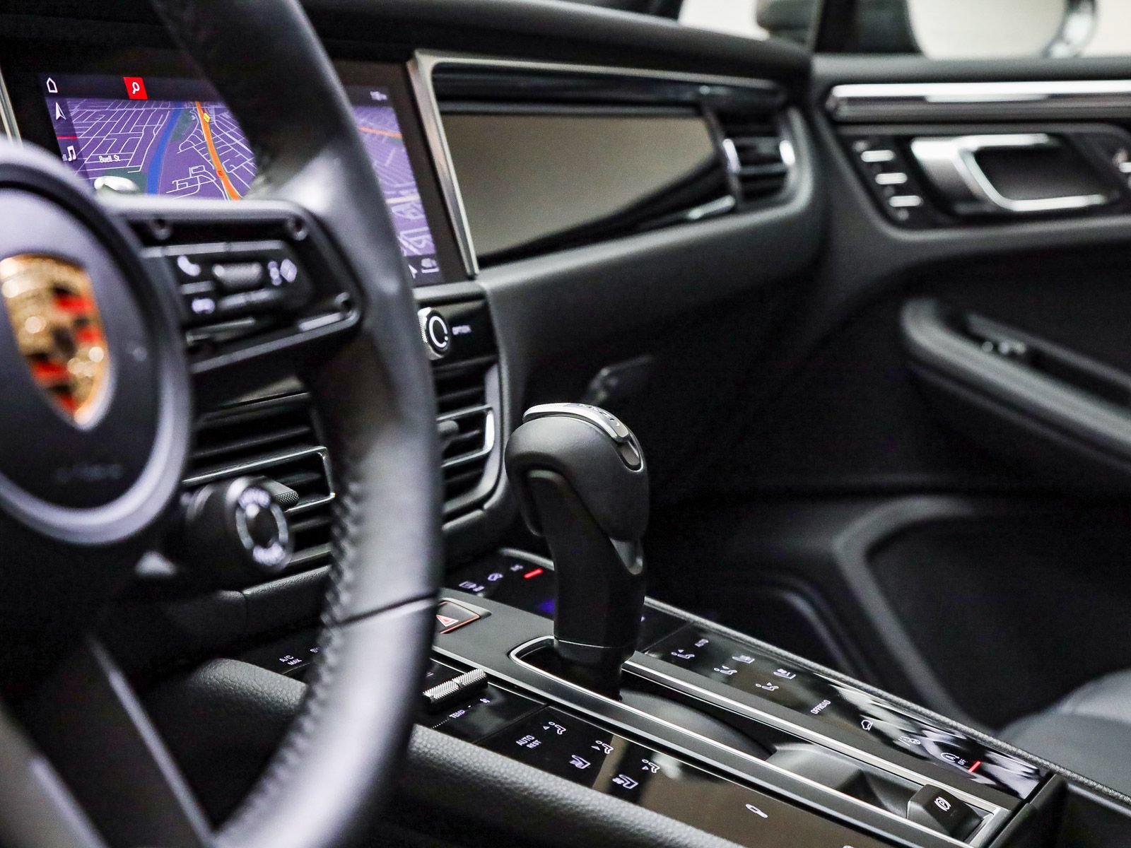 Certified 2025 Porsche Macan Turbo AWD/4WD image 26