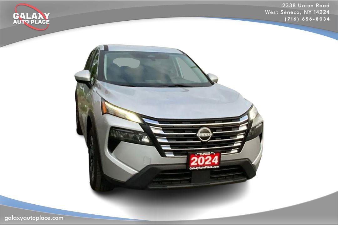 Used 2024 Nissan Rogue SV AWD/4WD image 3