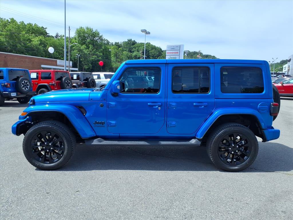 Used 2022 Jeep Wrangler Unlimited Sahara AWD/4WD image 7