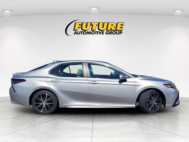 Used 2024 Toyota Camry SE w/ Cold Weather Package AWD/4WD image 3