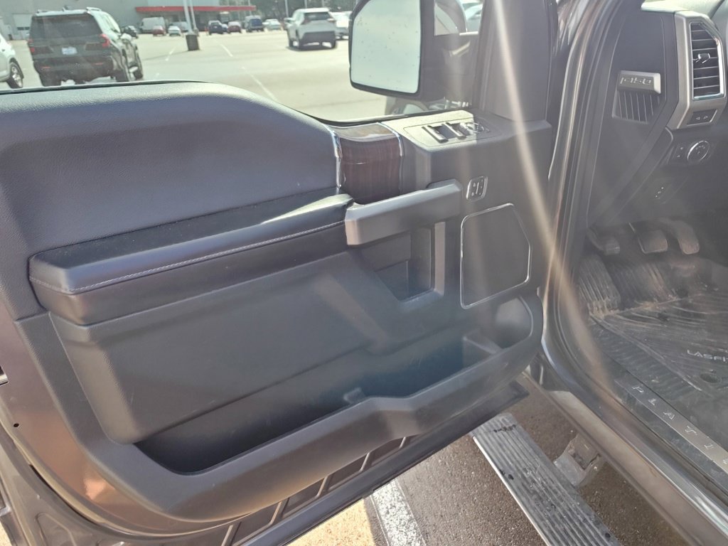 Used 2015 Ford F150 Platinum w/ Equipment Group 701A Luxury AWD/4WD image 16