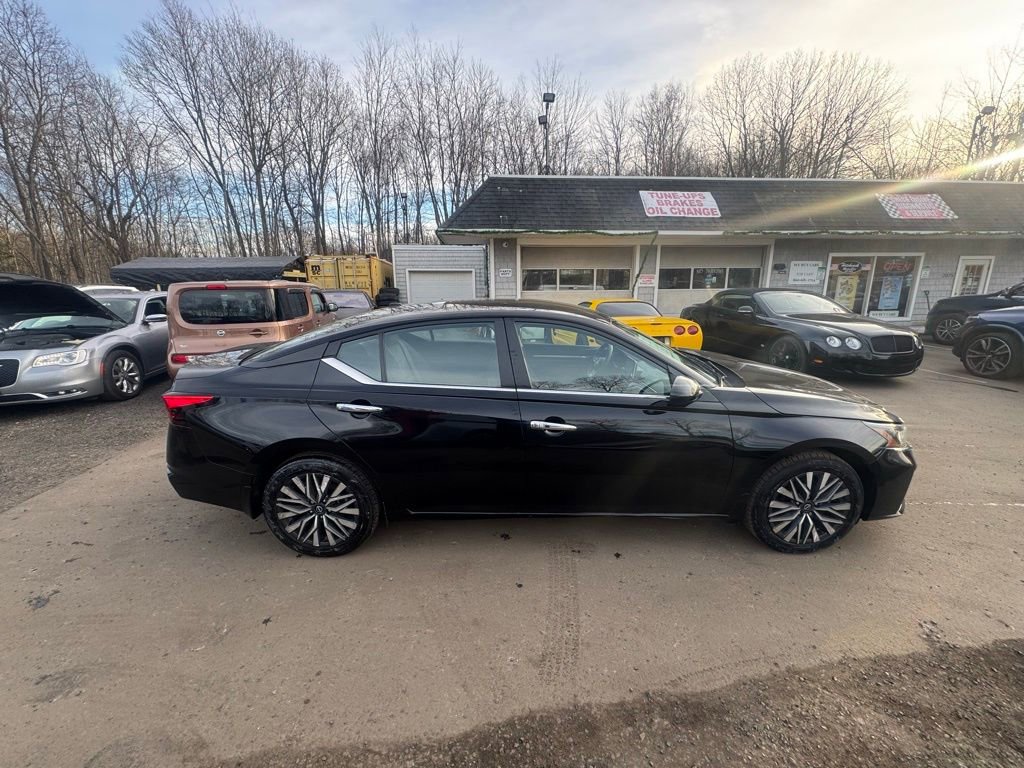 Used 2023 Nissan Altima 2.5 SV image 9