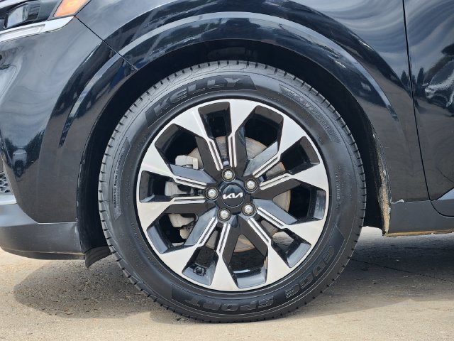 Used 2022 Kia Carnival EX FWD image 11