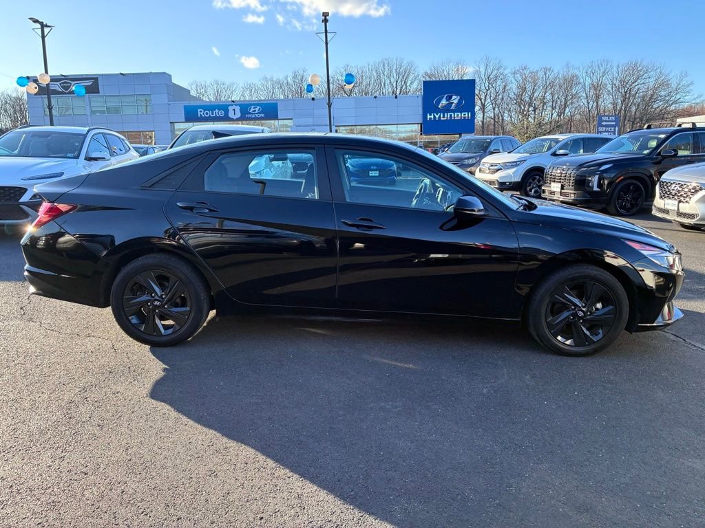 Used 2022 Hyundai Elantra Blue w/ Preferred Accessory Package image 8