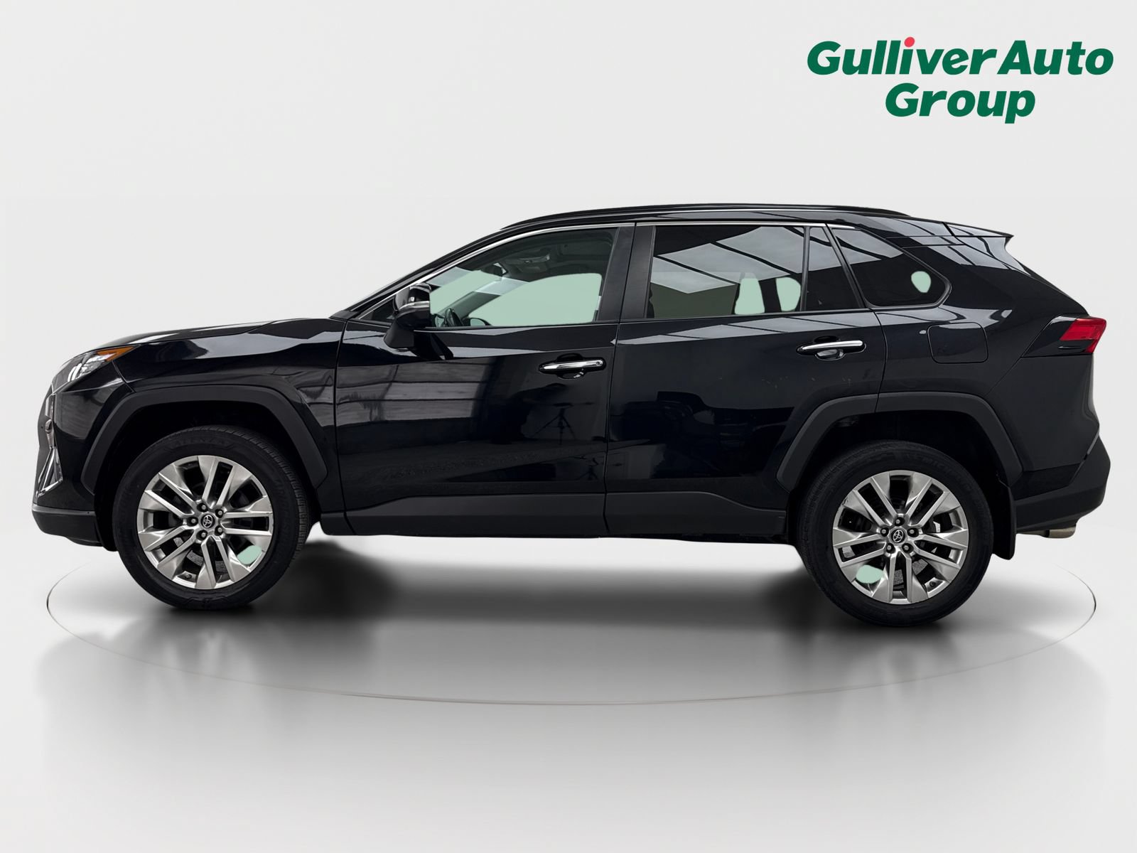 Used 2019 Toyota RAV4 Limited w/ Advanced Technology Package AWD/4WD image 3