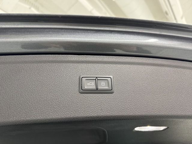 Used 2023 Audi Q5 2.0T Prestige w/ Prestige Package image 12