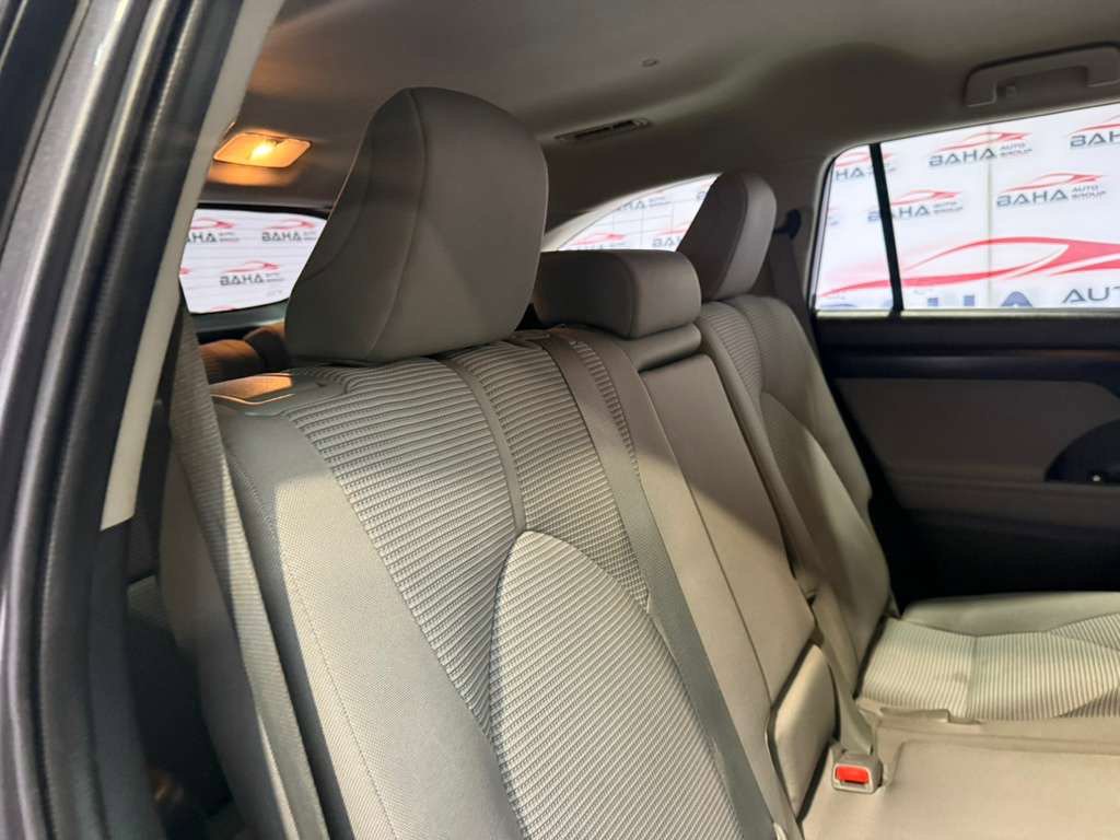 Used 2021 Toyota Highlander LE AWD/4WD image 40