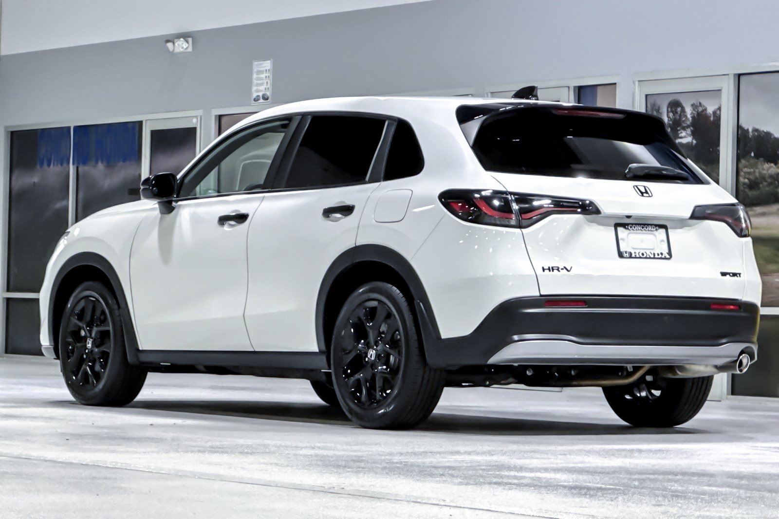 Used 2025 Honda HR-V Sport image 3
