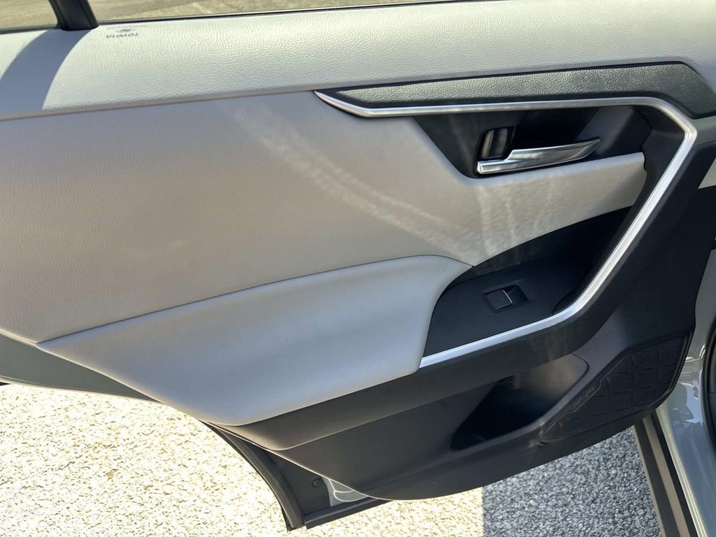 Used 2022 Toyota RAV4 XLE w/ Convenience Package FWD image 23