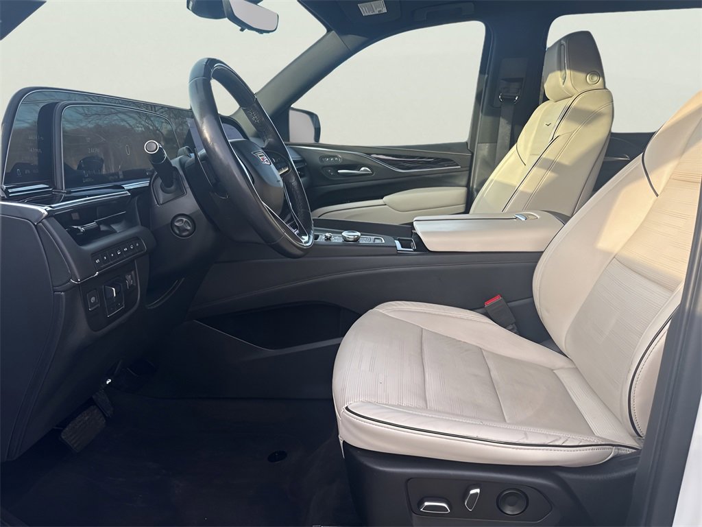 Certified 2022 Cadillac Escalade ESV Sport w/ Touring Package image 17