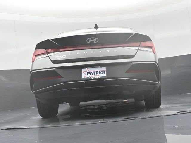 Used 2025 Hyundai Elantra SEL FWD image 41