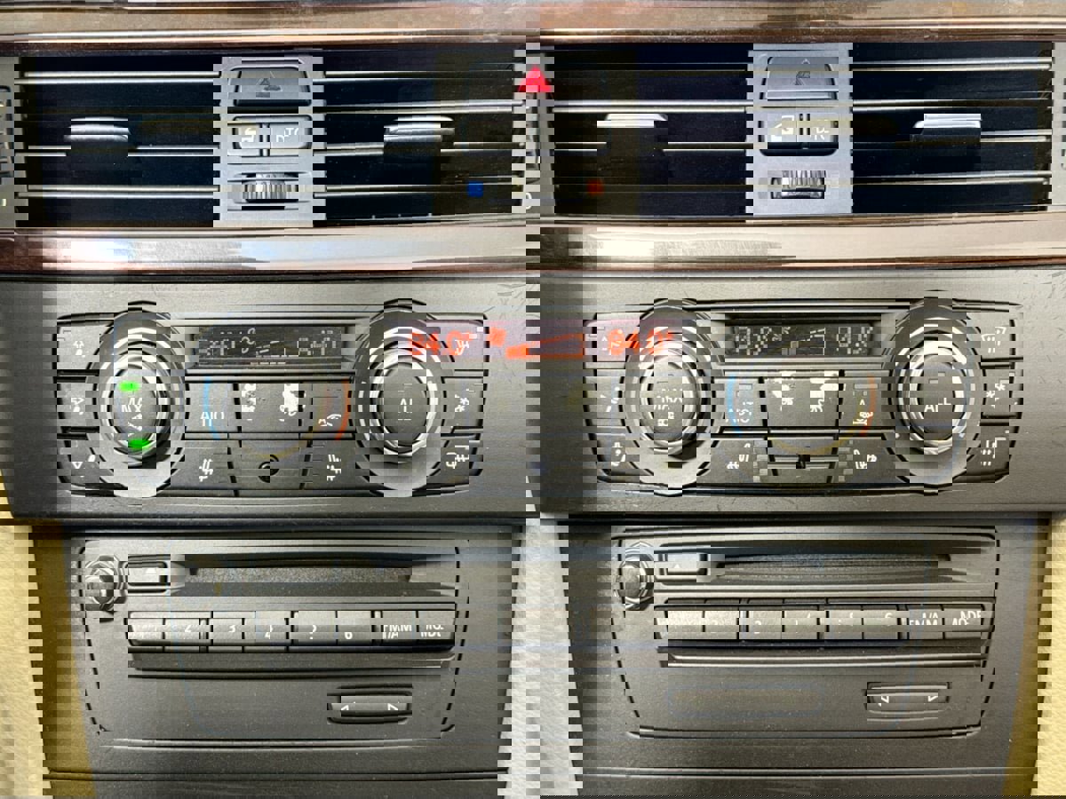 Used 2010 BMW 328i Convertible image 15