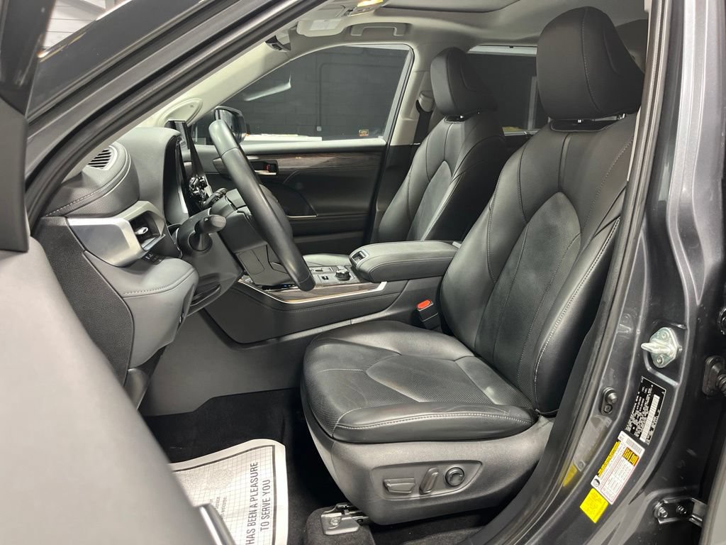 Used 2020 Toyota Highlander Limited AWD/4WD image 16
