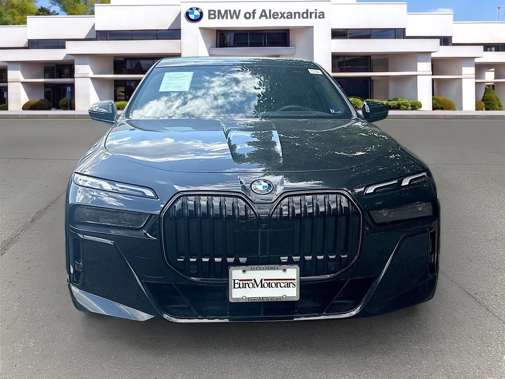 Used 2025 BMW i7 xDrive60 AWD/4WD image 2