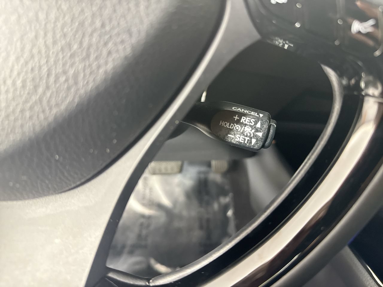Used 2020 Toyota C-HR XLE FWD image 22