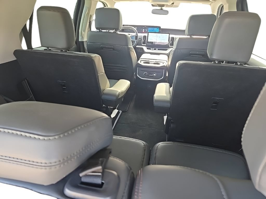 Used 2025 Ford Expedition Active AWD/4WD image 22