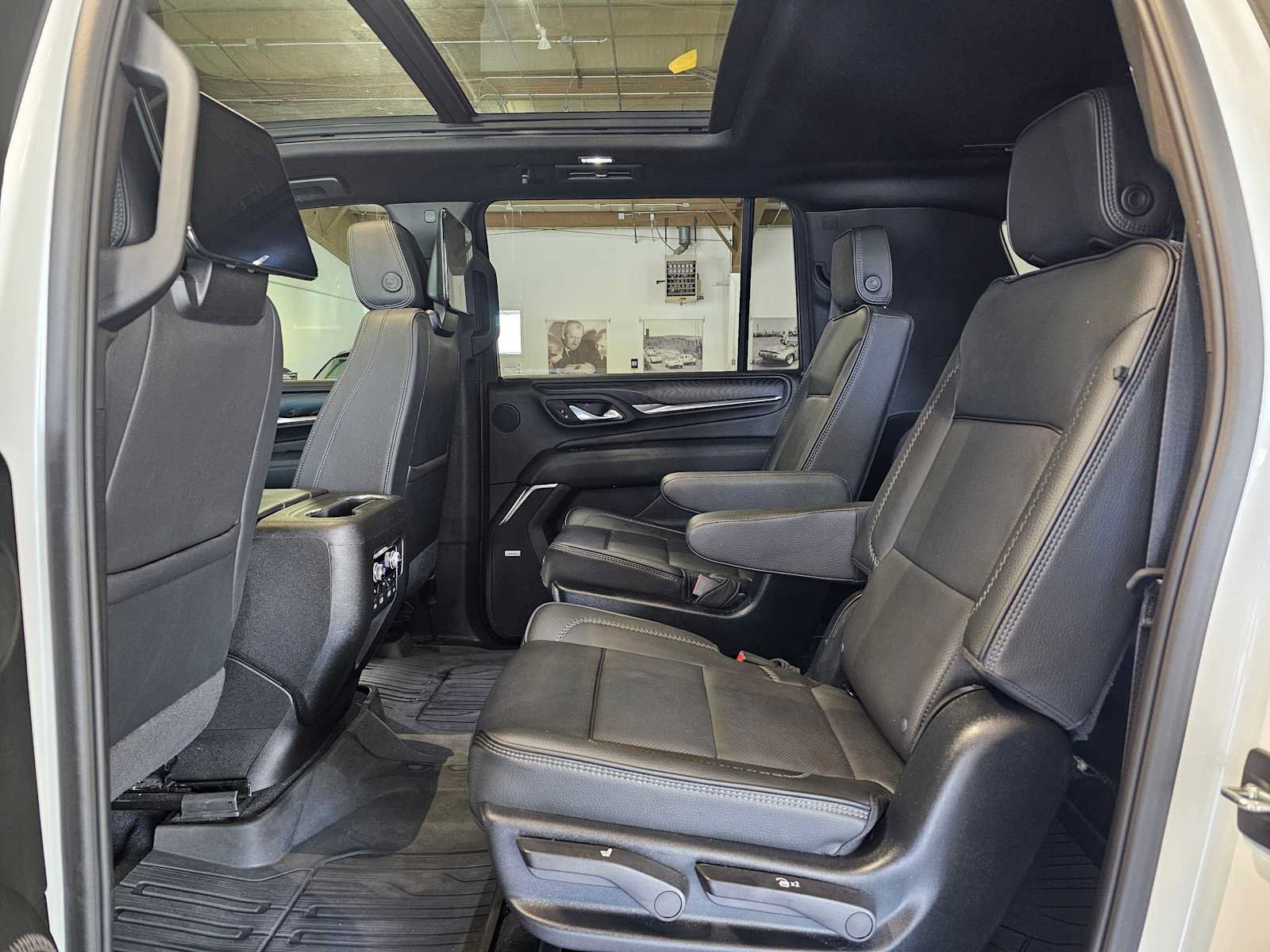 Used 2024 GMC Yukon XL Denali w/ Advanced Technology Package AWD/4WD image 19