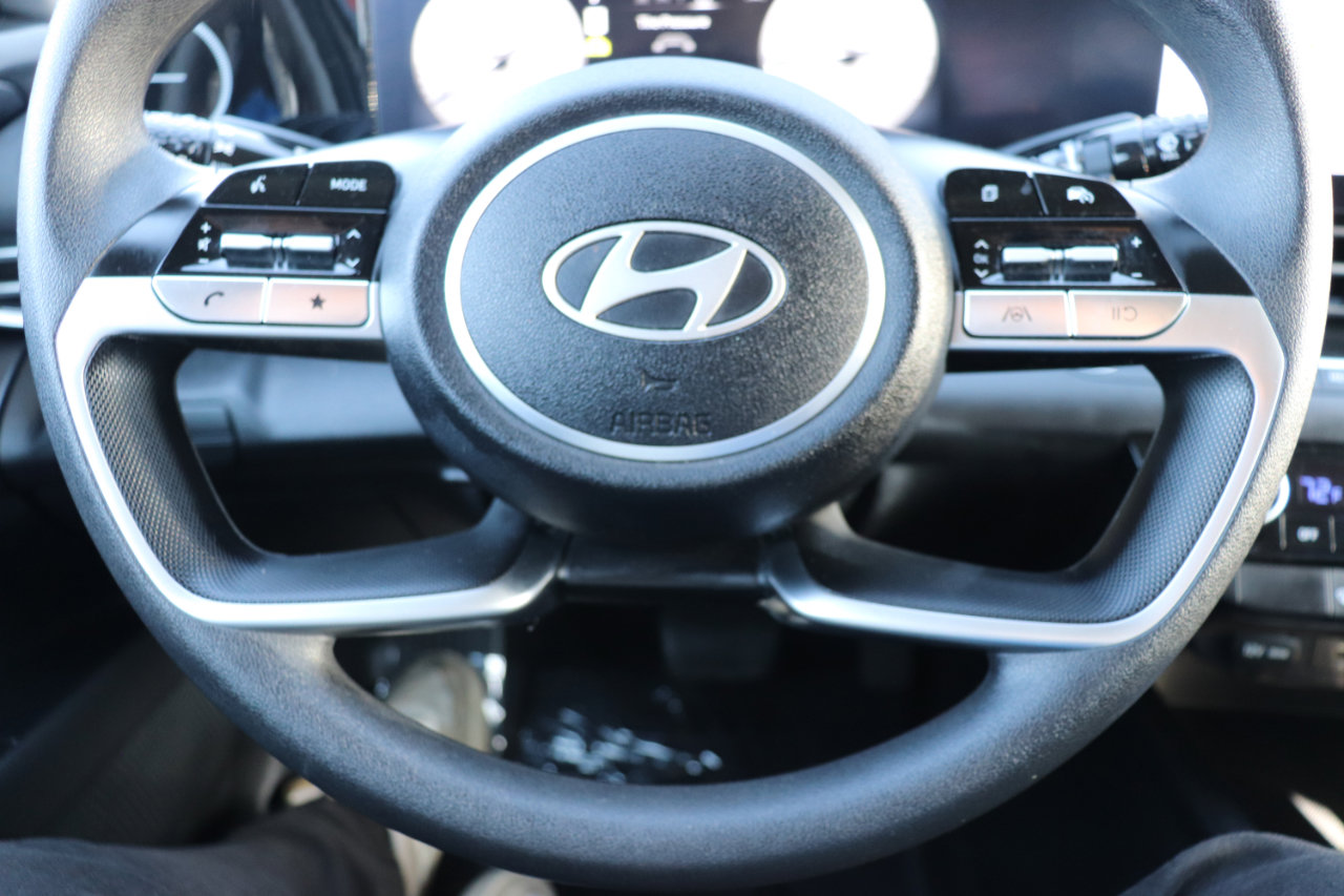 Used 2024 Hyundai Elantra SEL image 25