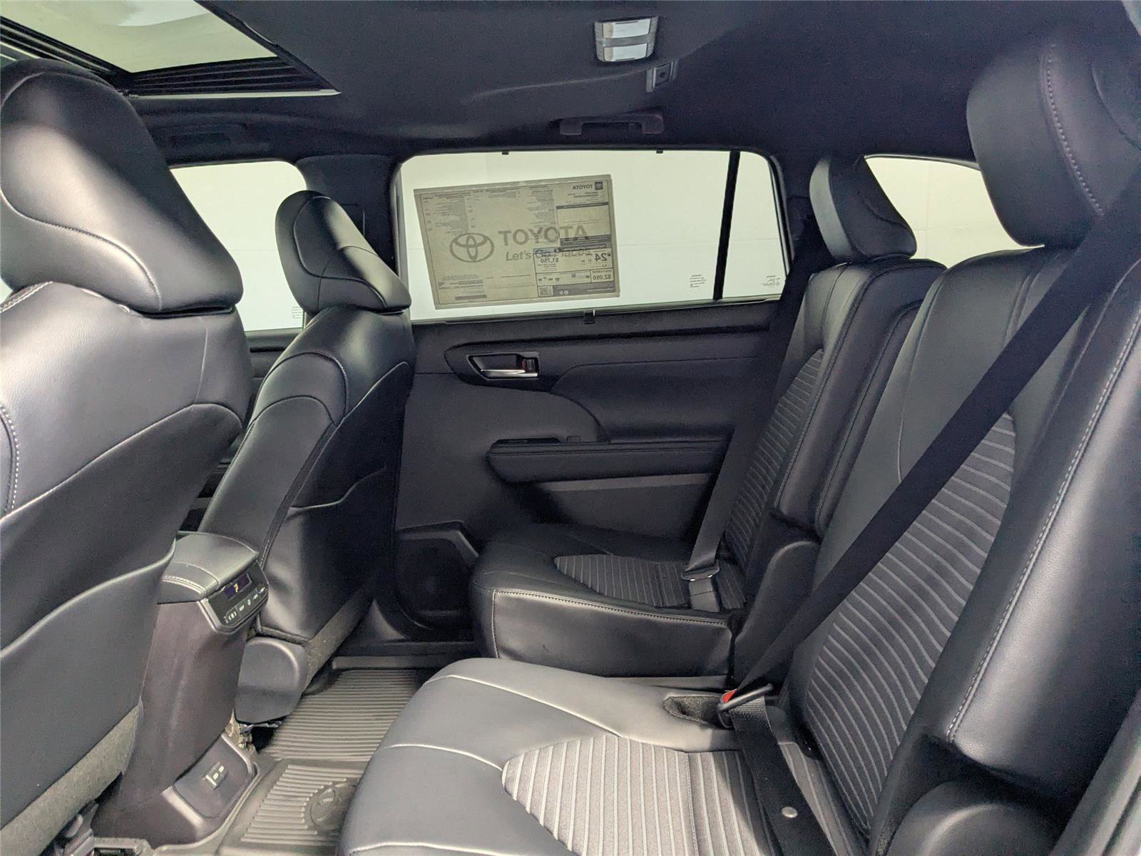 New 2026 Toyota Highlander XSE image 6