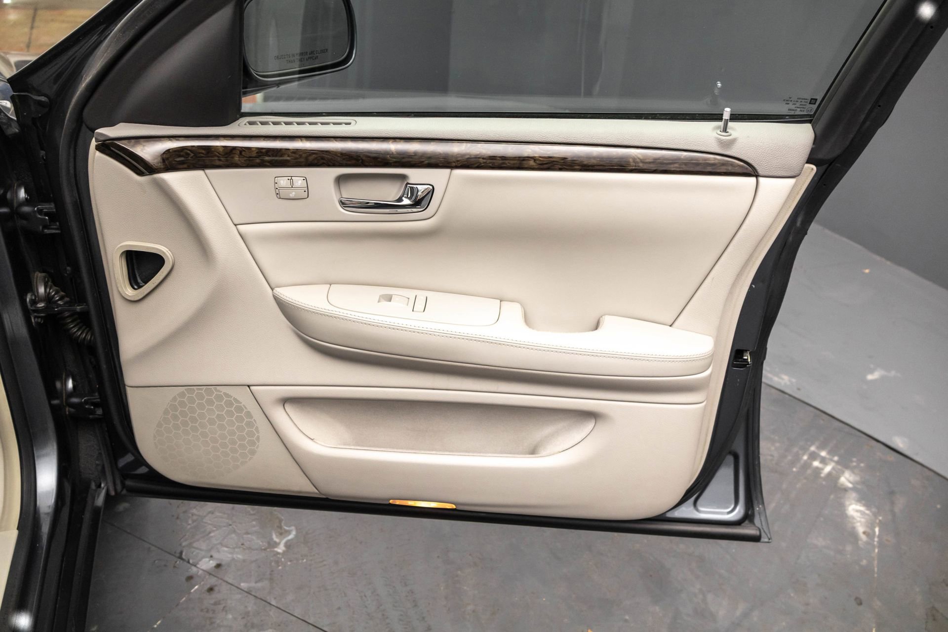 Used 2011 Cadillac DTS Luxury image 41