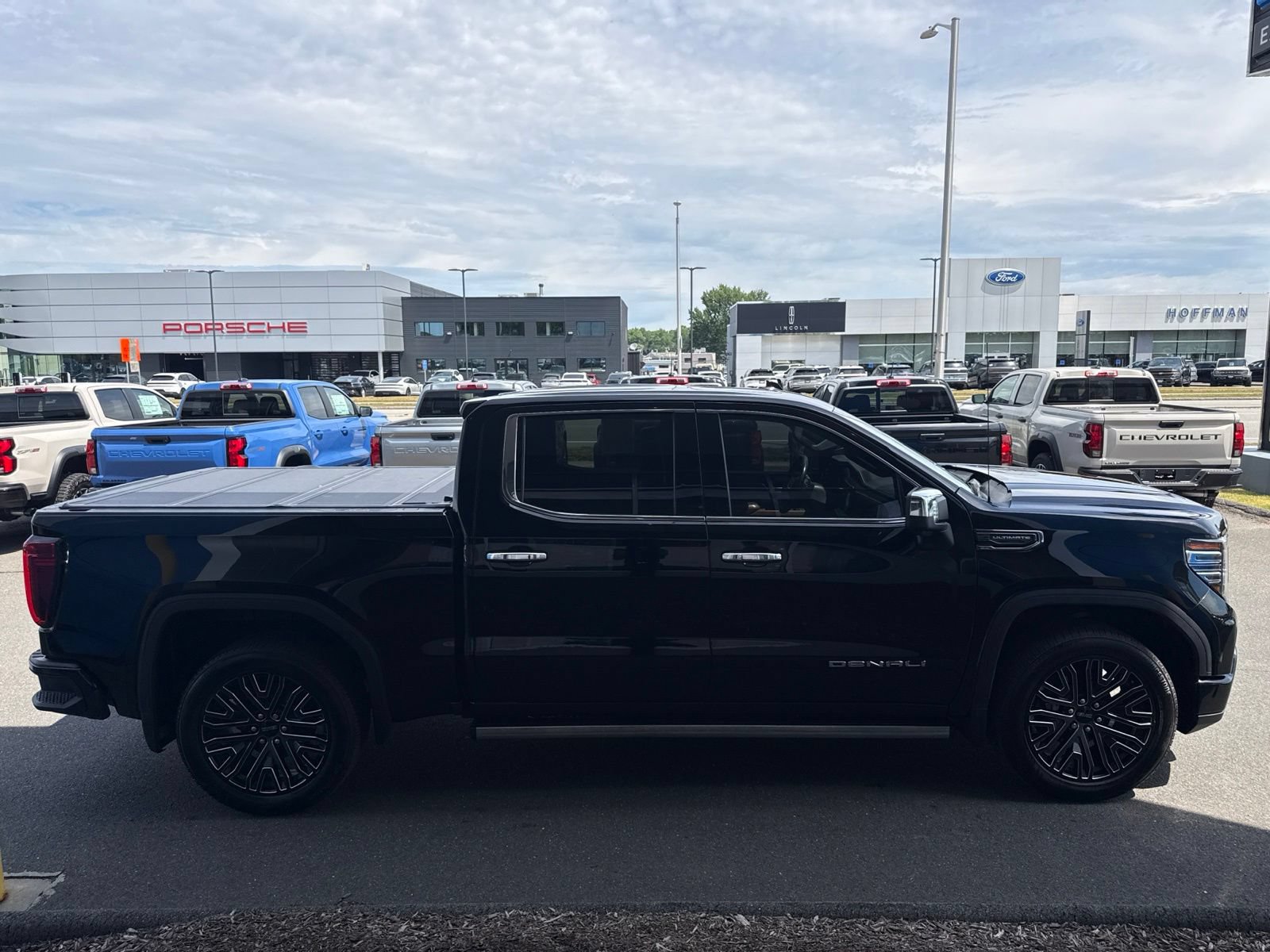 Used 2022 GMC Sierra 1500 Denali Ultimate AWD/4WD image 5