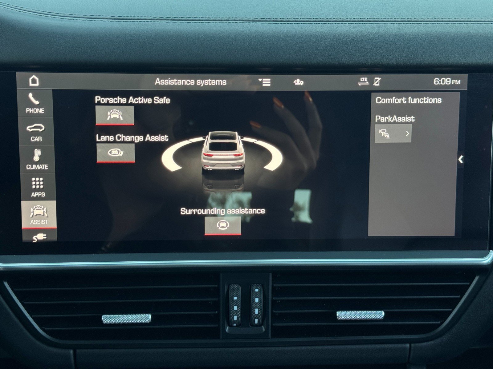 Used 2021 Porsche Cayenne Turbo S image 30