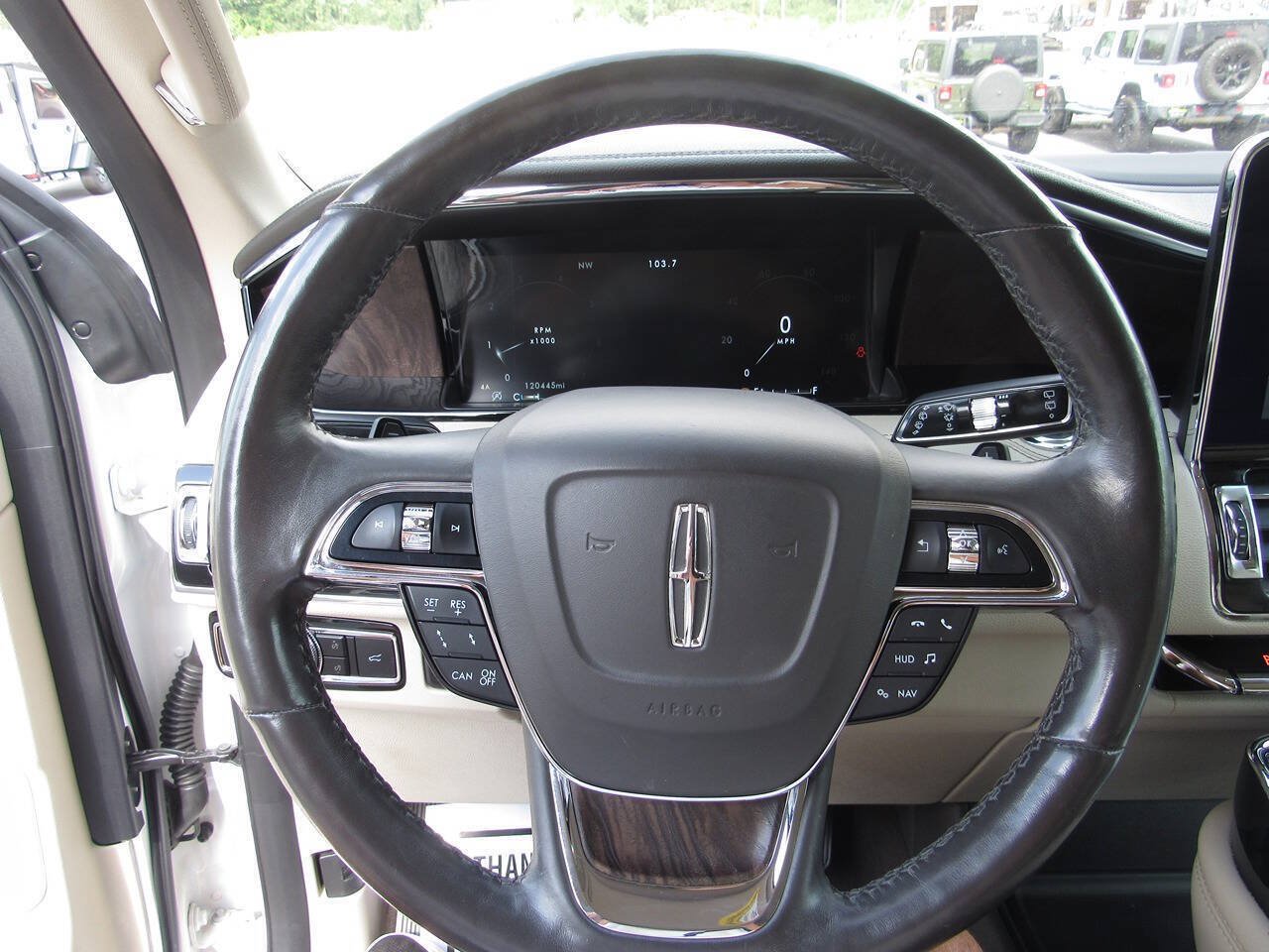 Used 2019 Lincoln Navigator Reserve w/ Cargo Package AWD/4WD image 25