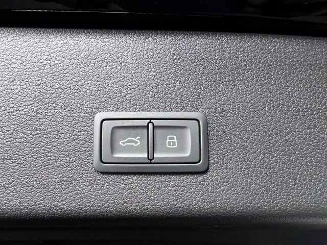 Used 2023 Audi e-tron S Prestige w/ Prestige Package image 28