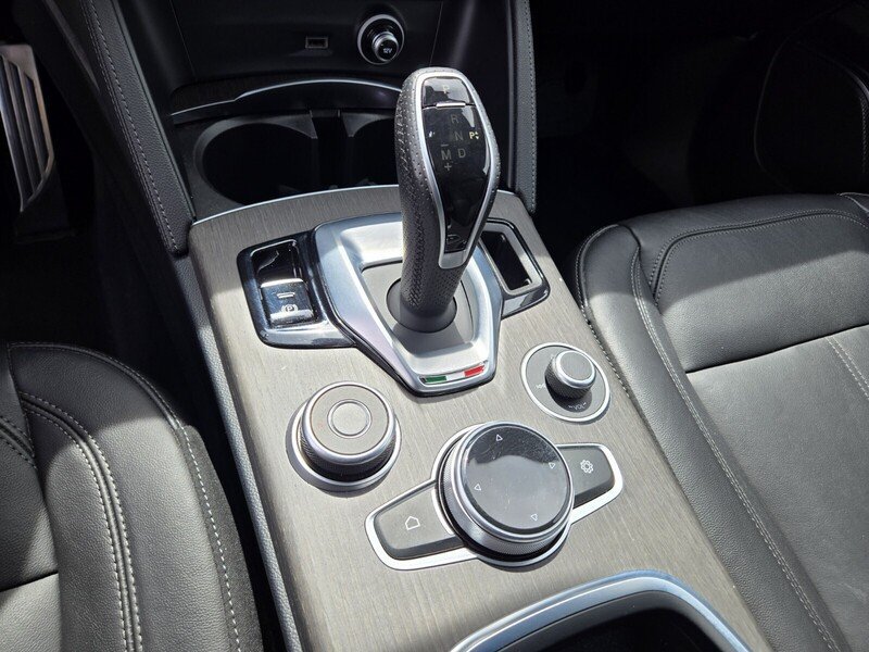 Used 2022 Alfa Romeo Stelvio Ti AWD/4WD image 22