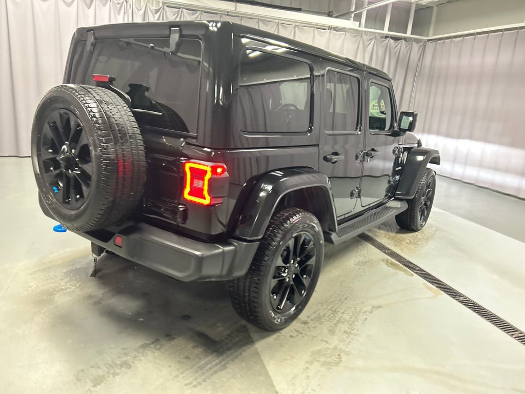 Used 2023 Jeep Wrangler Unlimited Sahara w/ Cold Weather Group image 7