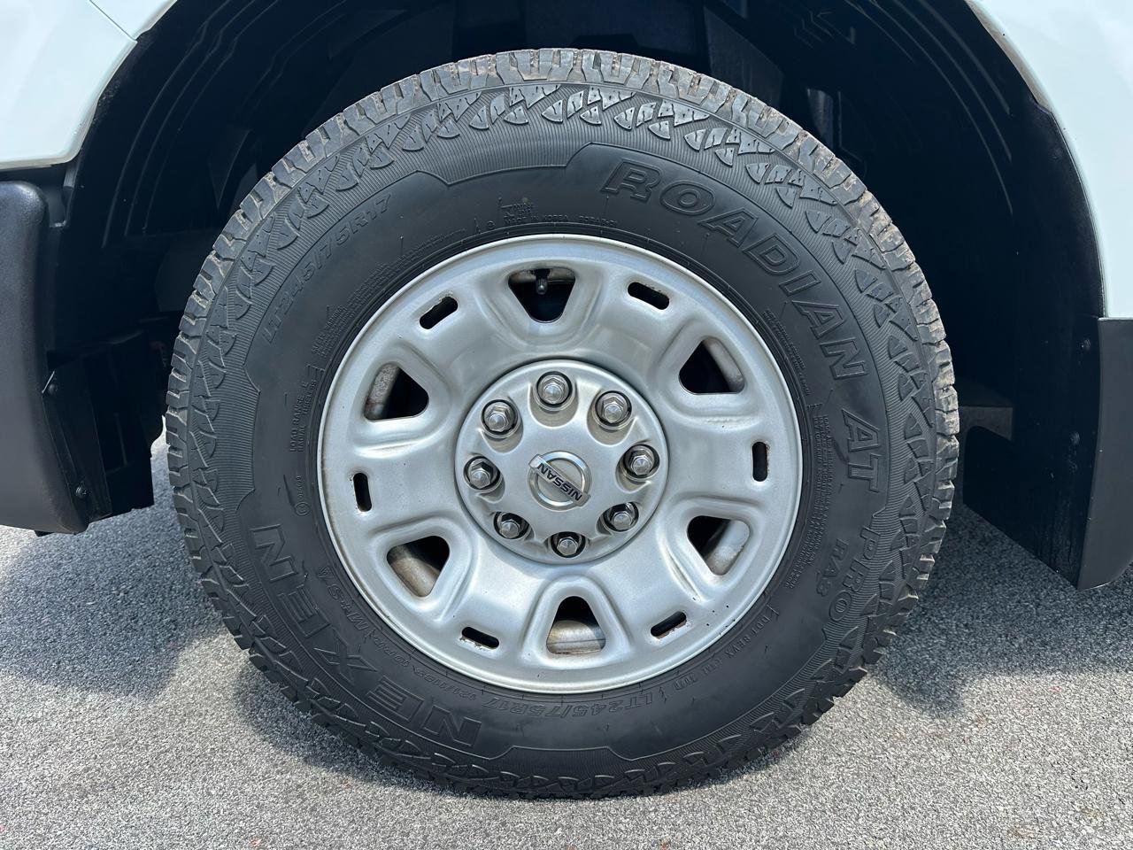 Used 2018 Nissan NV 2500 SV w/ Navigation Package image 16