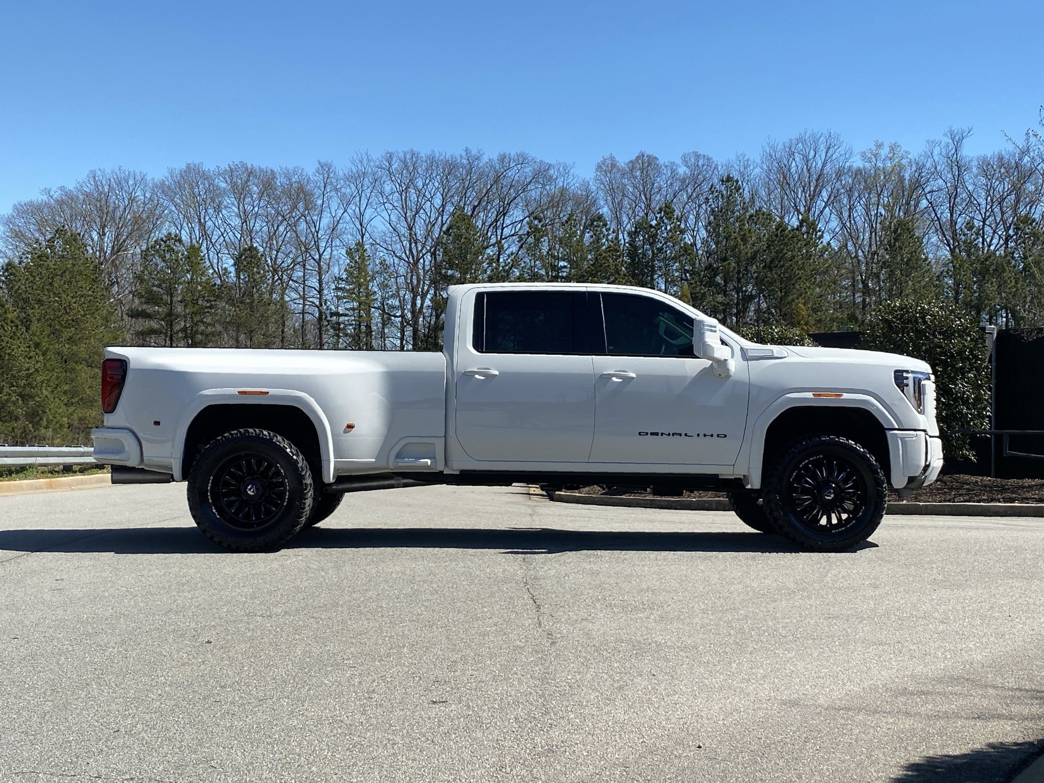 Used 2026 GMC Sierra 3500 Denali w/ Denali Reserve Package image 5