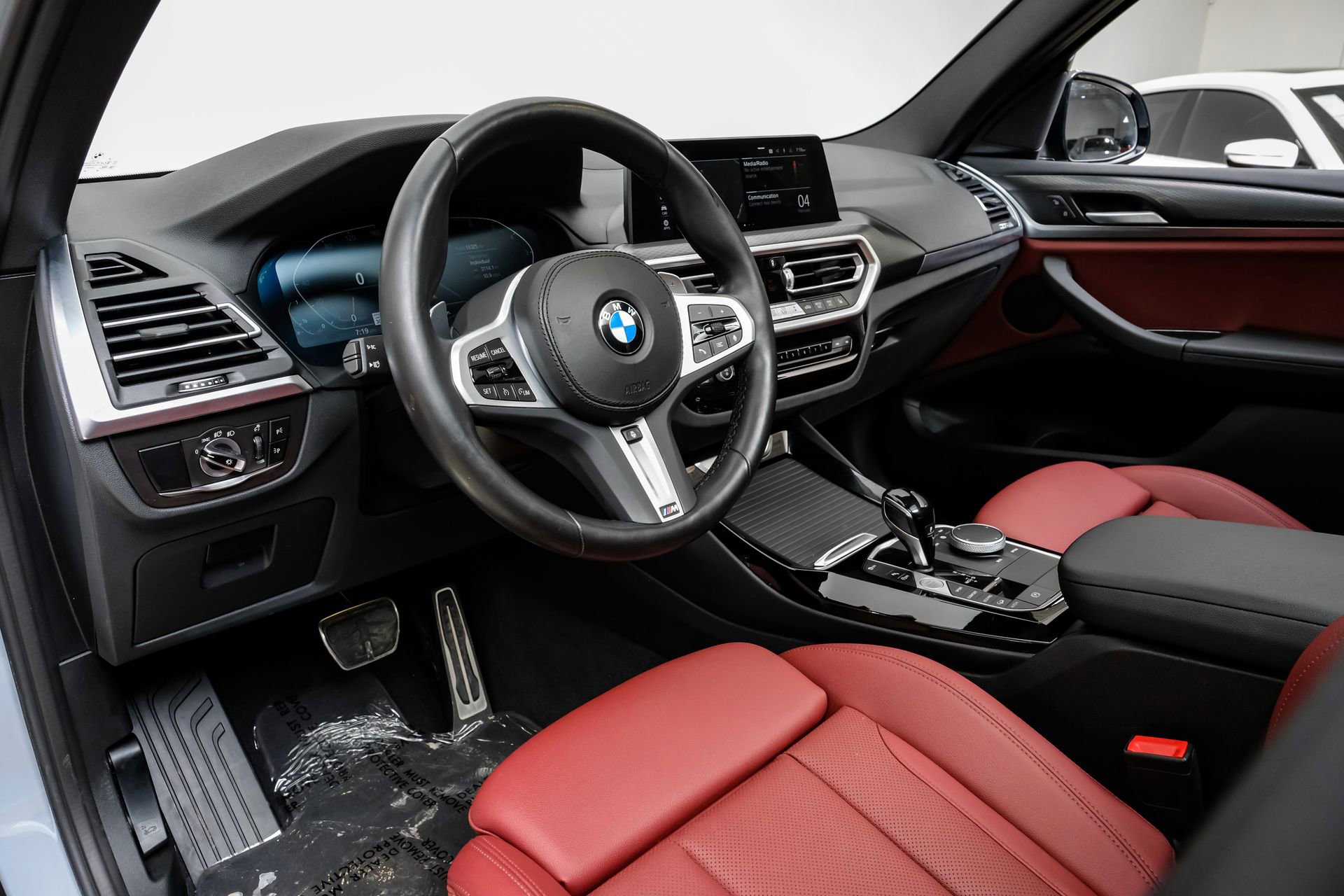 Used 2024 BMW X3 xDrive30i w/ M Sport Package image 3