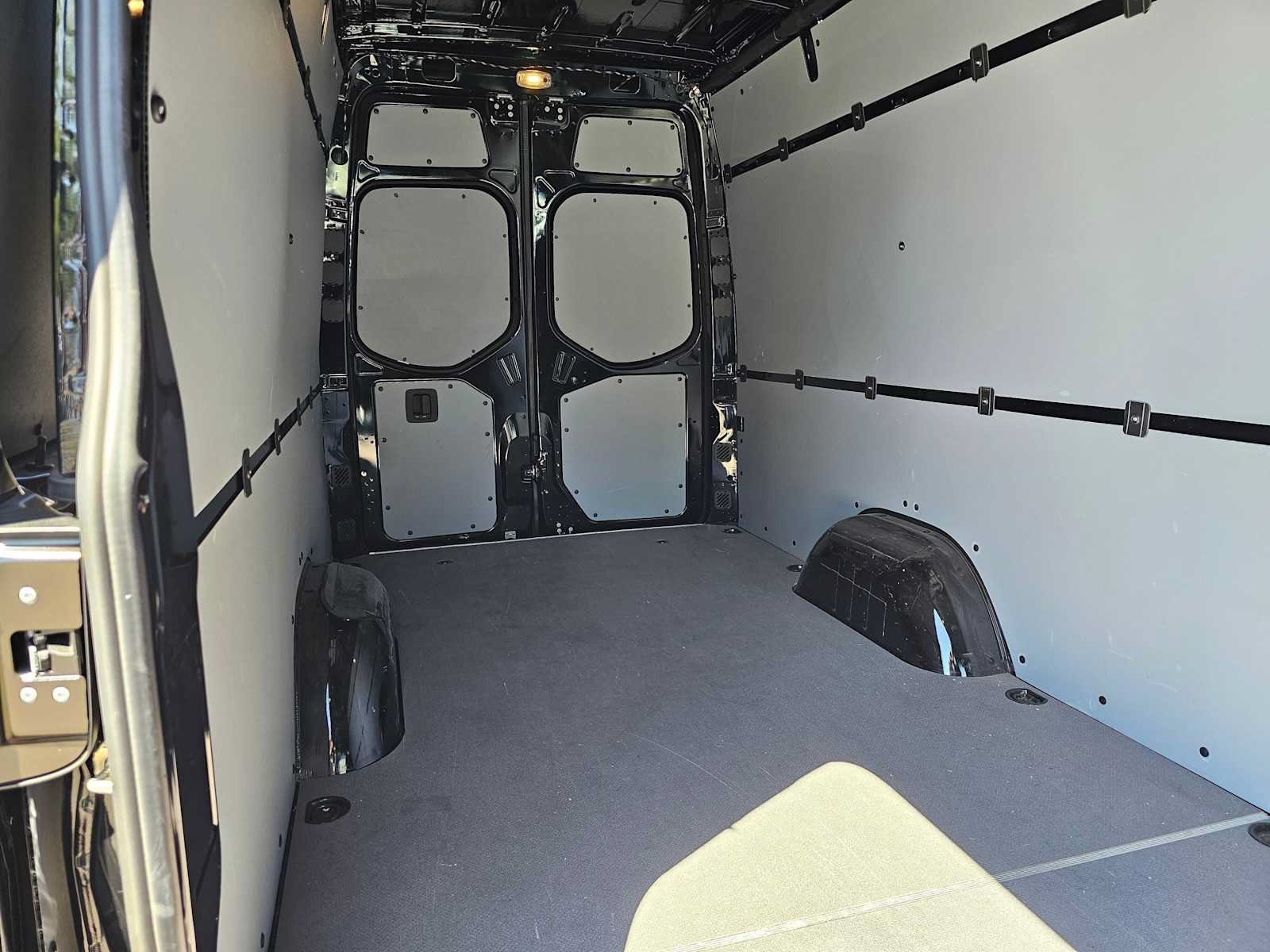 Used 2025 Mercedes-Benz Sprinter 2500 image 14