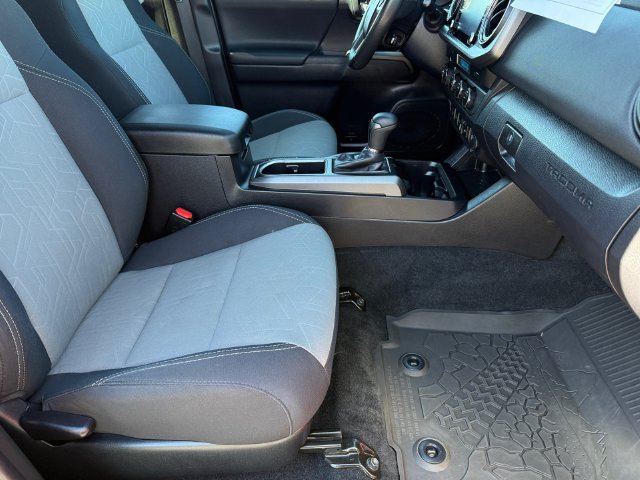 Used 2022 Toyota Tacoma TRD Off-Road w/ Technology Package AWD/4WD image 10