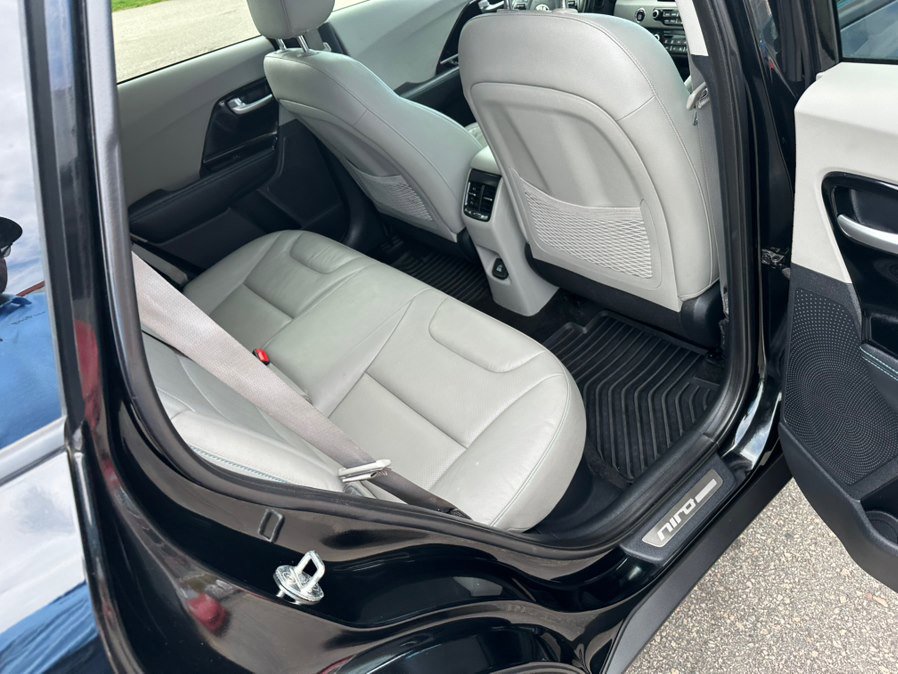 Used 2018 Kia Niro Touring FWD image 16
